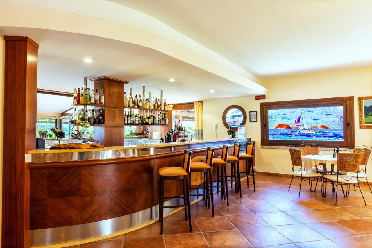 Hotel Costa Caddu San Teodoro  Buitenkant foto
