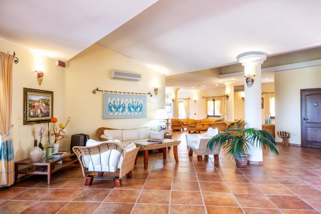 Hotel Costa Caddu San Teodoro  Buitenkant foto