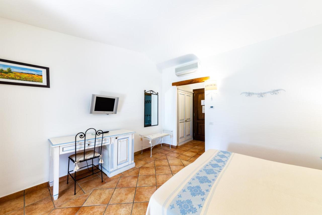 Hotel Costa Caddu San Teodoro  Buitenkant foto