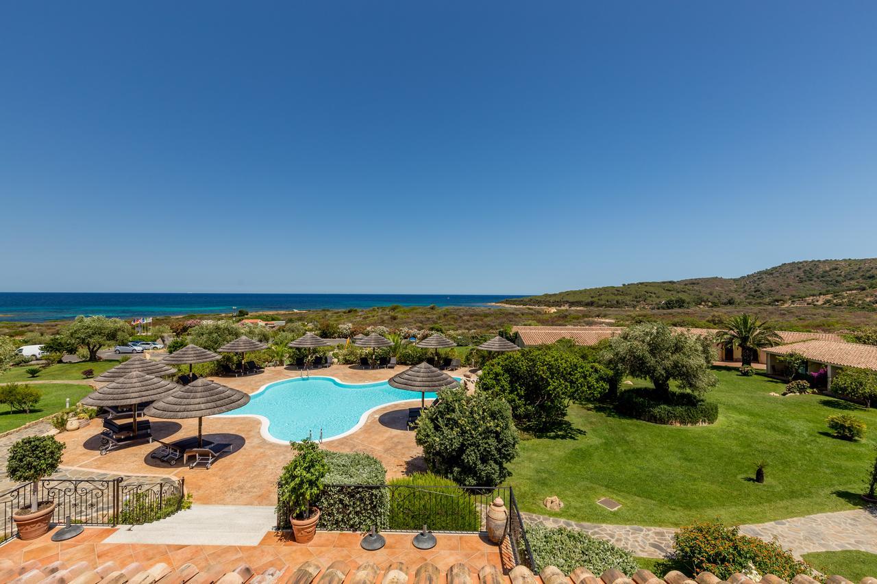 Hotel Costa Caddu San Teodoro  Buitenkant foto