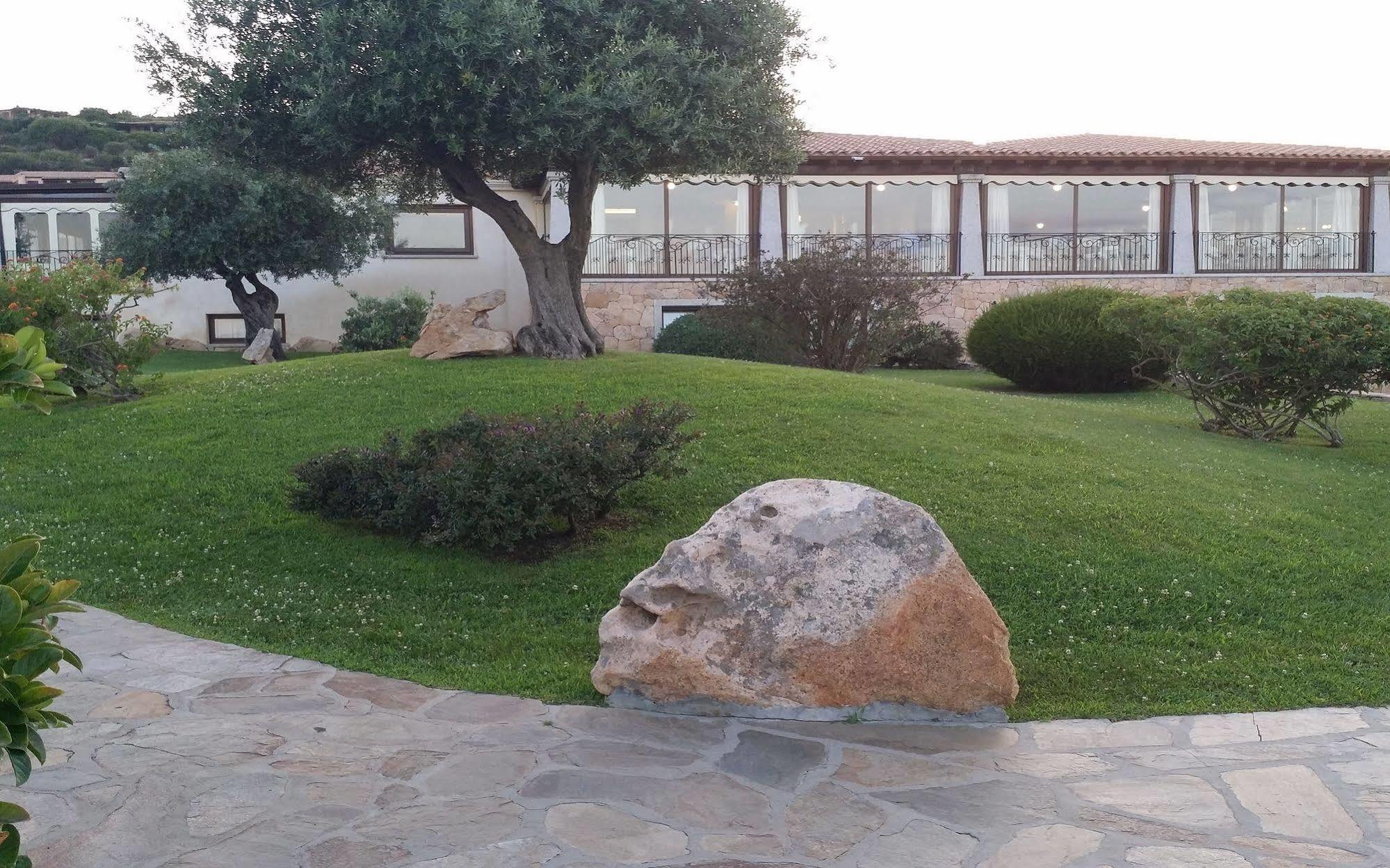 Hotel Costa Caddu San Teodoro  Buitenkant foto