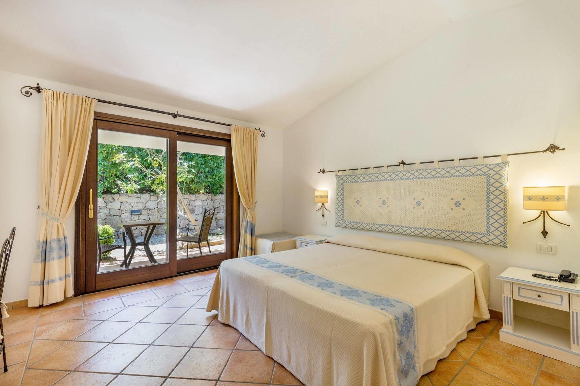 Hotel Costa Caddu San Teodoro  Buitenkant foto