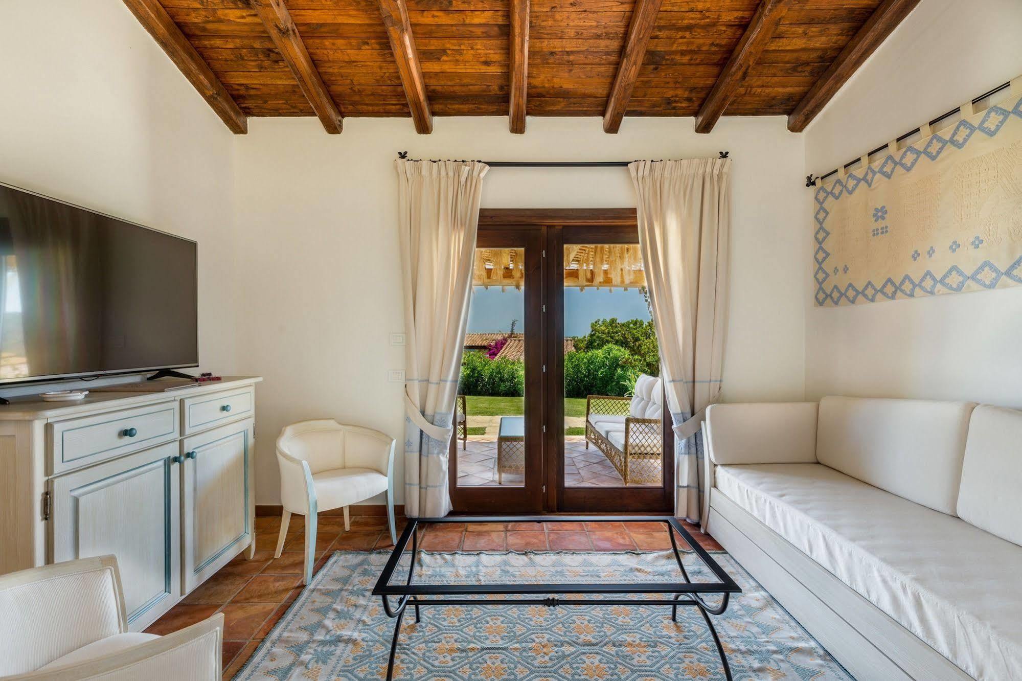 Hotel Costa Caddu San Teodoro  Buitenkant foto