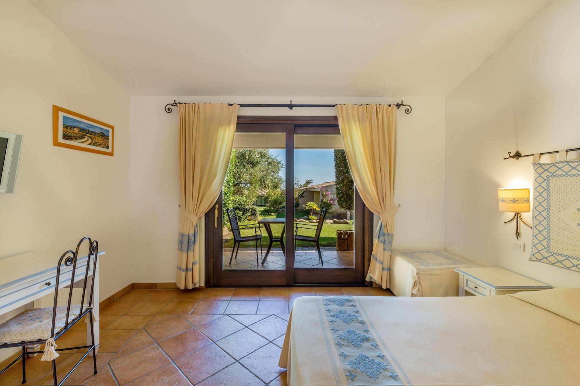 Hotel Costa Caddu San Teodoro  Buitenkant foto