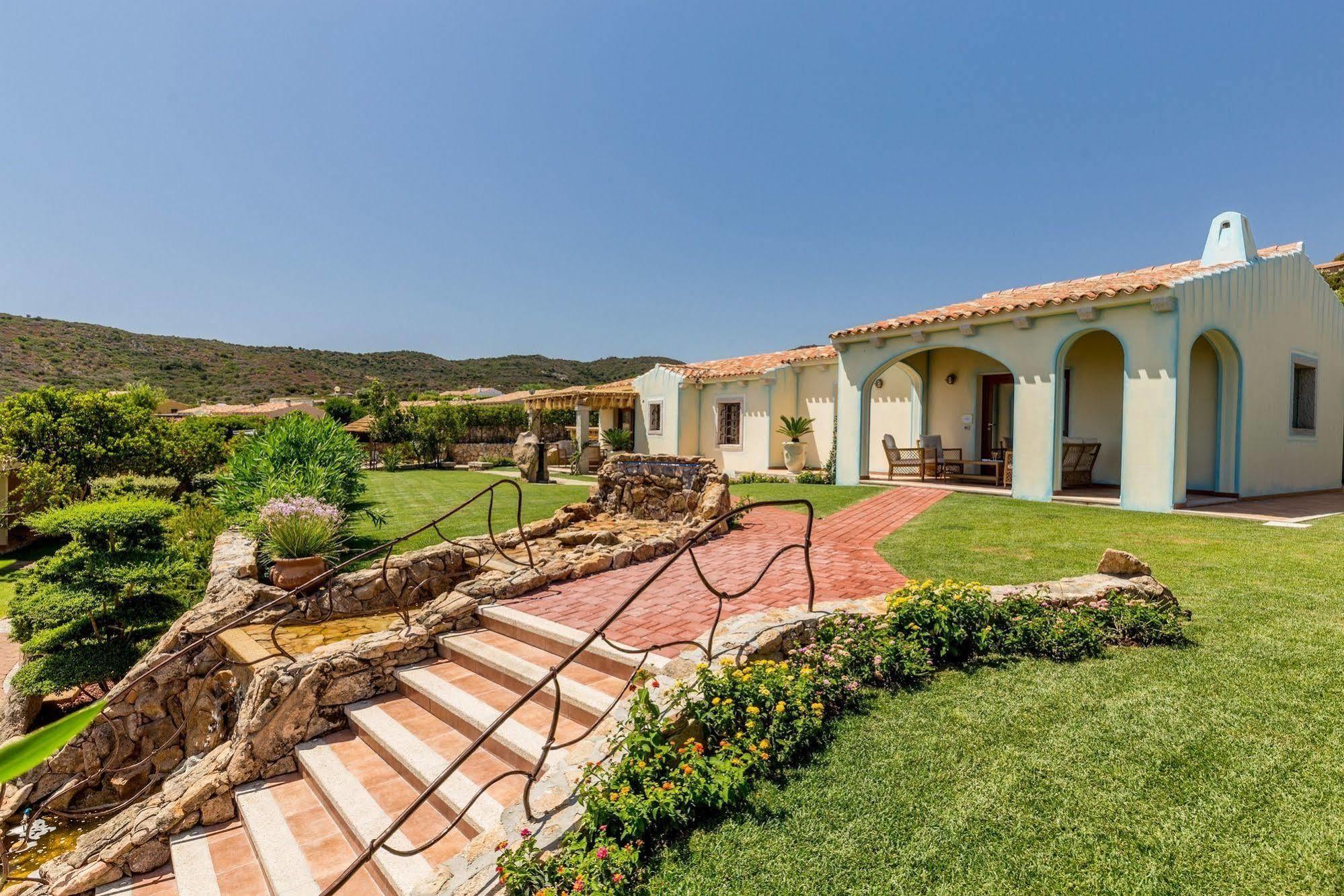 Hotel Costa Caddu San Teodoro  Buitenkant foto