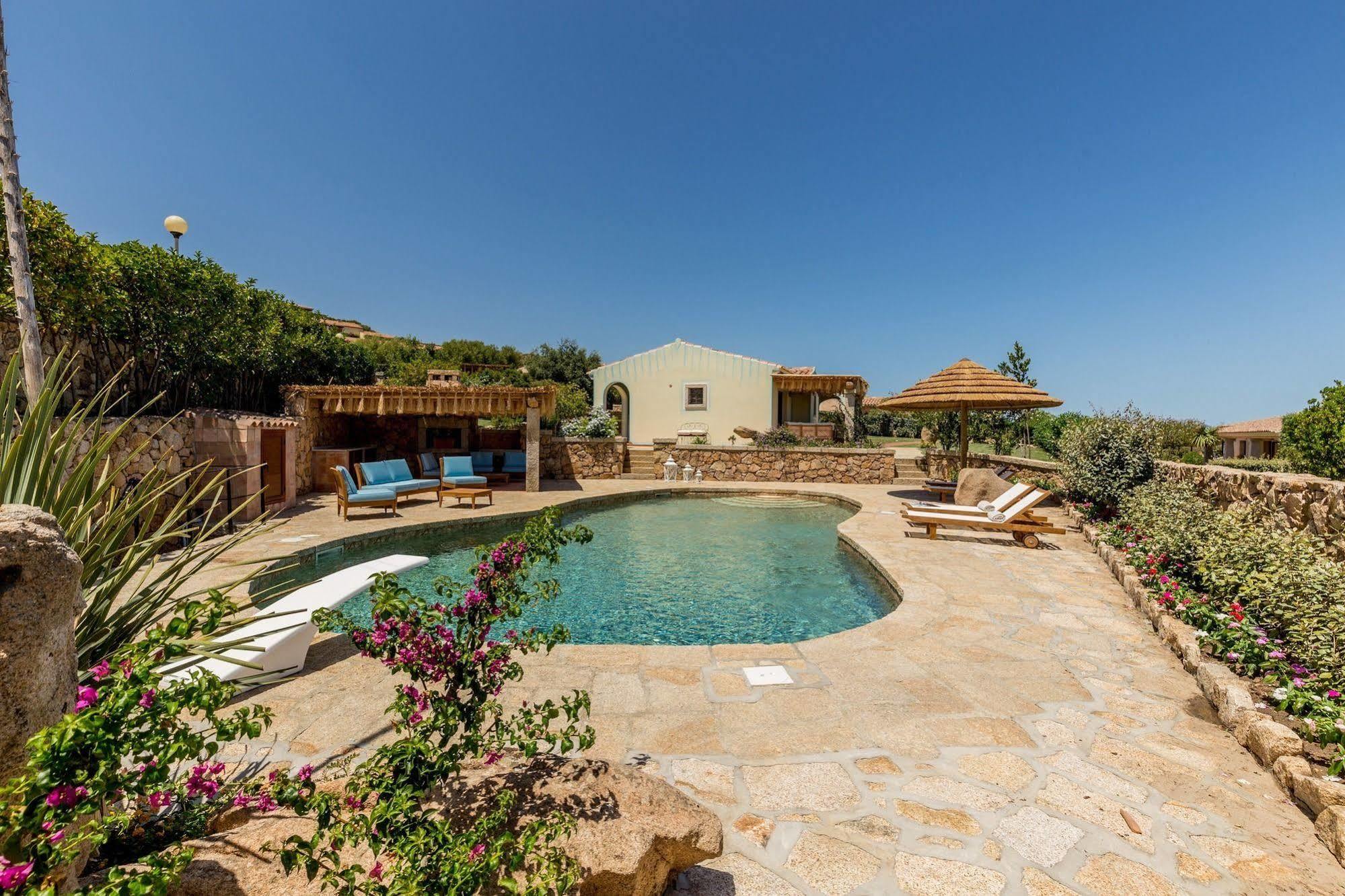 Hotel Costa Caddu San Teodoro  Buitenkant foto