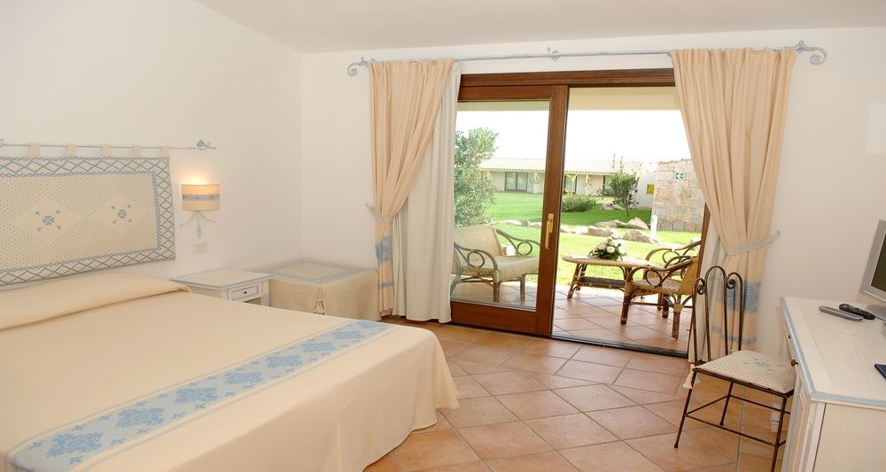 Hotel Costa Caddu San Teodoro  Buitenkant foto